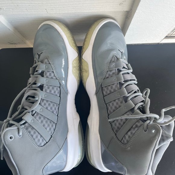 Jordan Men's Aura Cool Grey Shoes Sneakers Size 9.5 Style AQ9084-010 - Picture 11 of 14